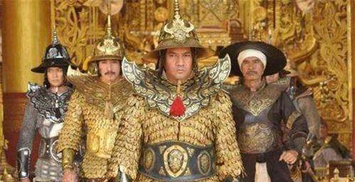 他当皇帝后送乡亲18坛咸菜，乡亲嫌脏扔了17坛，打开仅剩那坛愣了