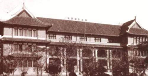 83年前，一名乞丐冒死护送咸菜坛到清华大学，坛中宝藏轰动清华