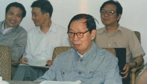 83年前，一乞丐冒死送坛泡菜进清华大学，打开后坛中物质轰动中国
