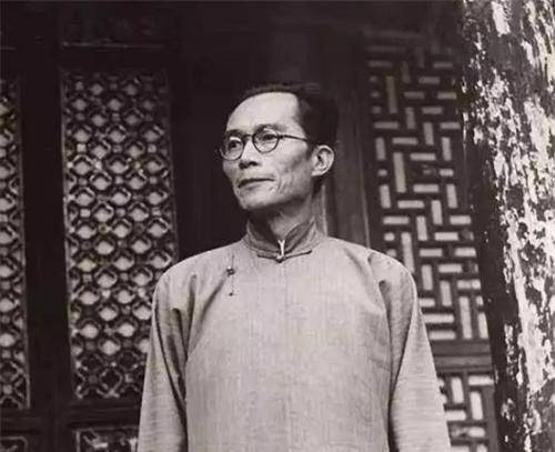 83年前，一乞丐冒死送坛泡菜进清华大学，打开后坛中物质轰动中国