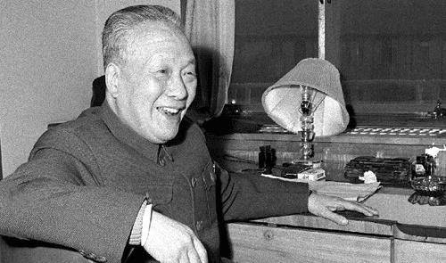 82年前一乞丐抱着菜坛，到清华要见校长，坛中之物却轰动整个中国