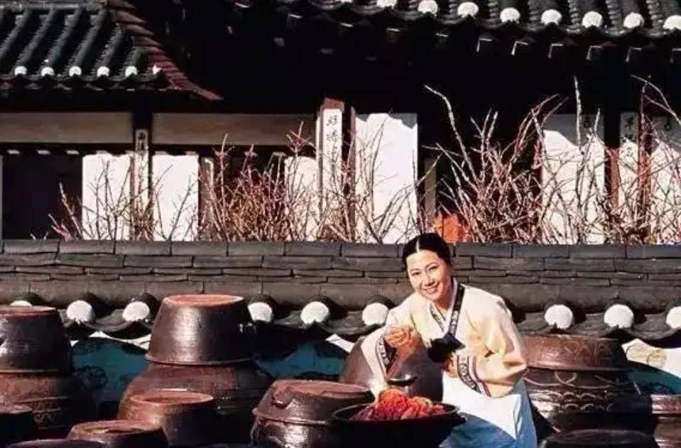原创韩国1975年泡菜坛腌尸案，年轻妈妈突然失踪，泡菜坛中被腌肉块