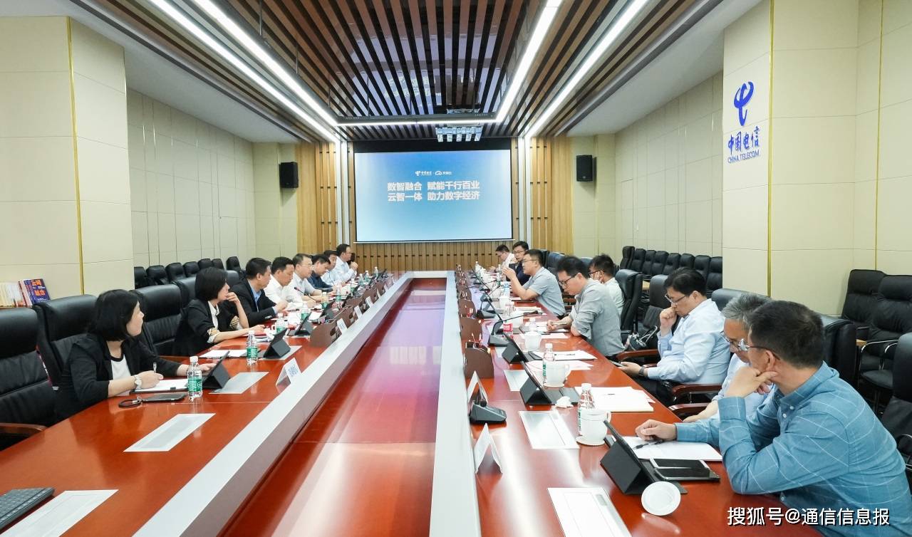 实现云边算力纵深部署，首批国产训练算力集群+16 地市推理算力正式交付