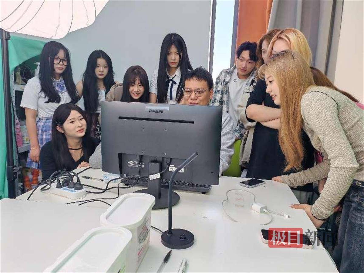 武汉光谷职院师生在电商直播大赛中勇创佳绩