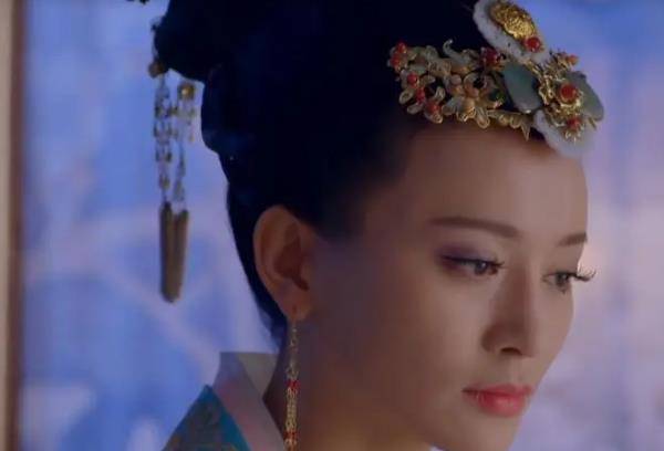 武则天孙女墓被盗挖，墓中一男子，抱着大量珍宝枯坐了上千年？
