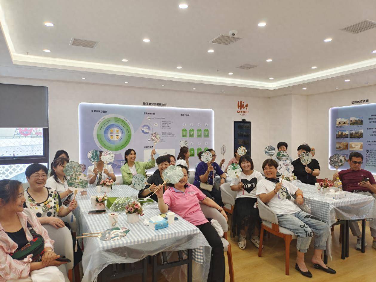 咸阳中支健康财富体验中心系列活动之非遗漆扇DIY活动