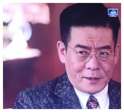 《破晓东方》中荣毅仁带头用人民币发工资，严厉拒绝赵丰年的拉拢